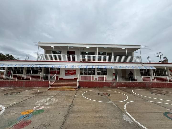 Se inauguran aulas totalmente equipadas junto a un módulo de escaleras en la escuela primaria "Vasco de Quiroga" en la col. Santa Cruz Tlalpizáhuac